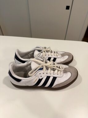 Adidas Samba Size 6 (Women's 7)